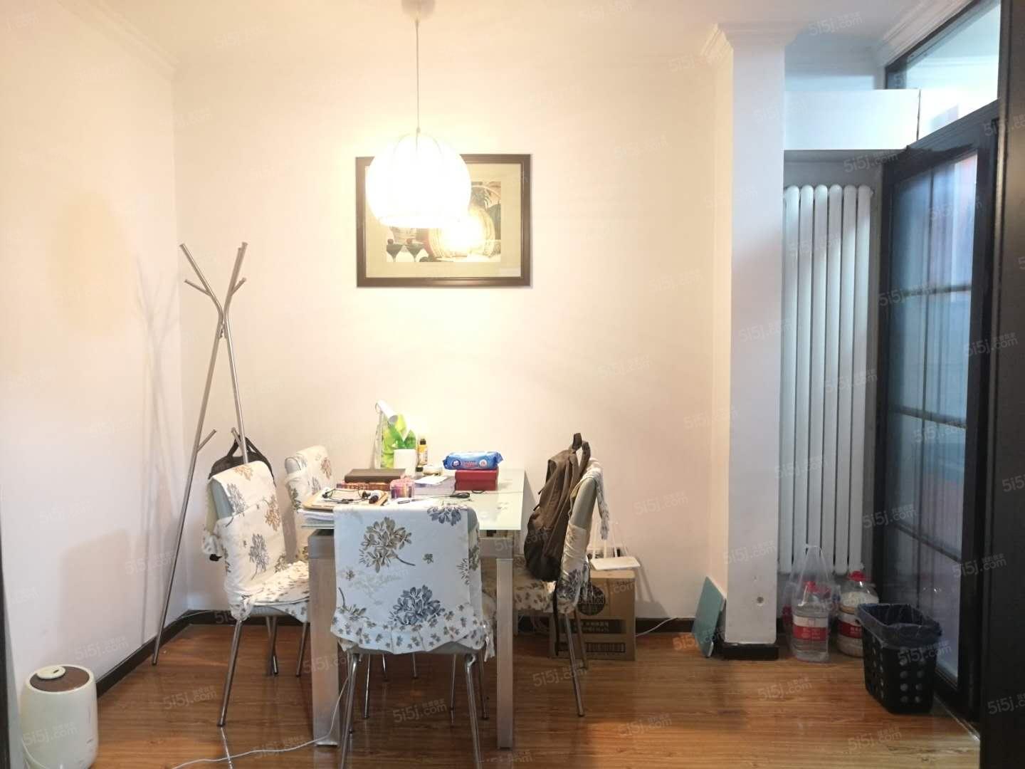 潘家园地铁站附近，精装一居室，随时可看，拎包入住。