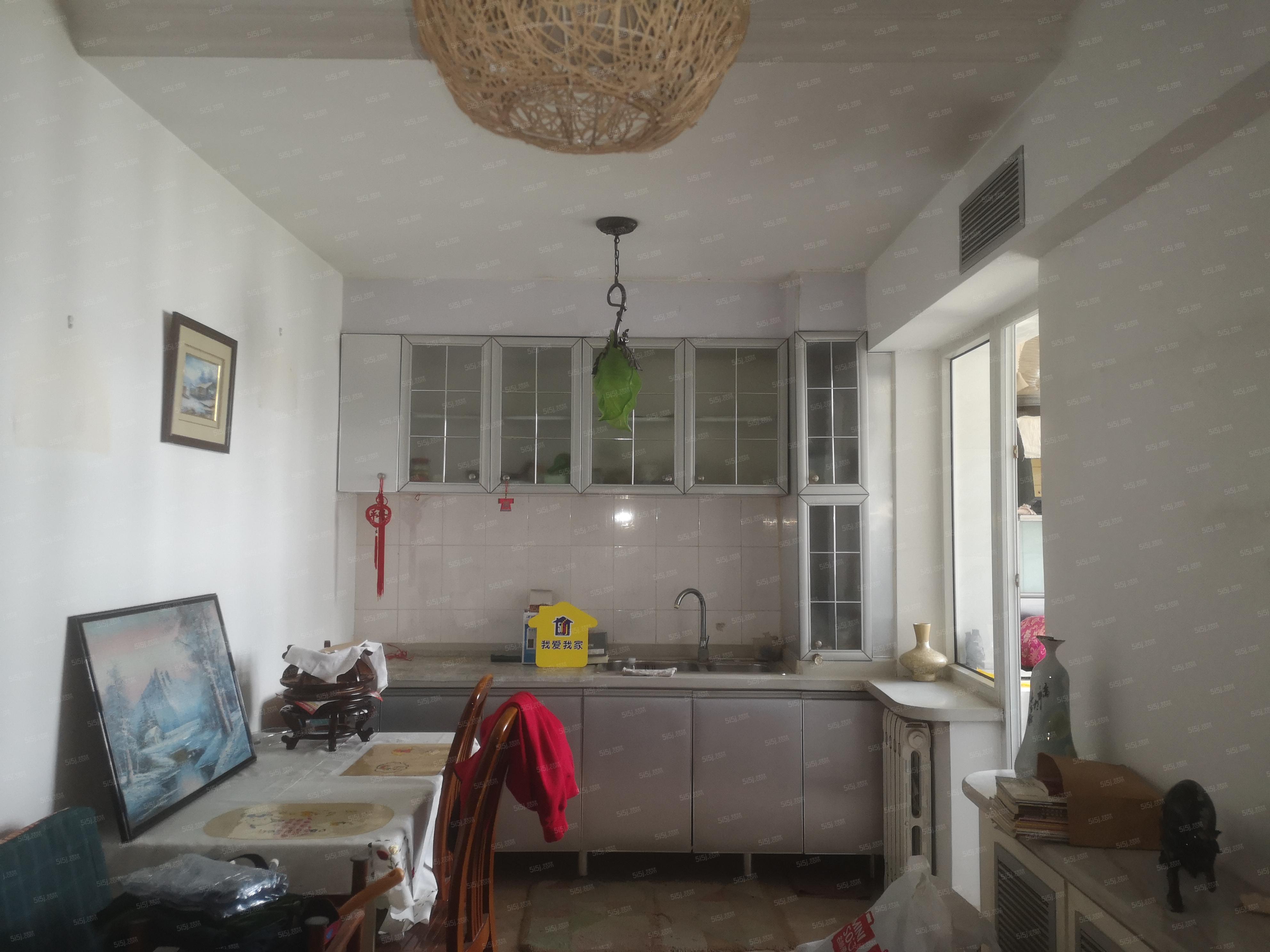 窦店金鑫苑小区两居室 中间层装修好 紧邻公交车站