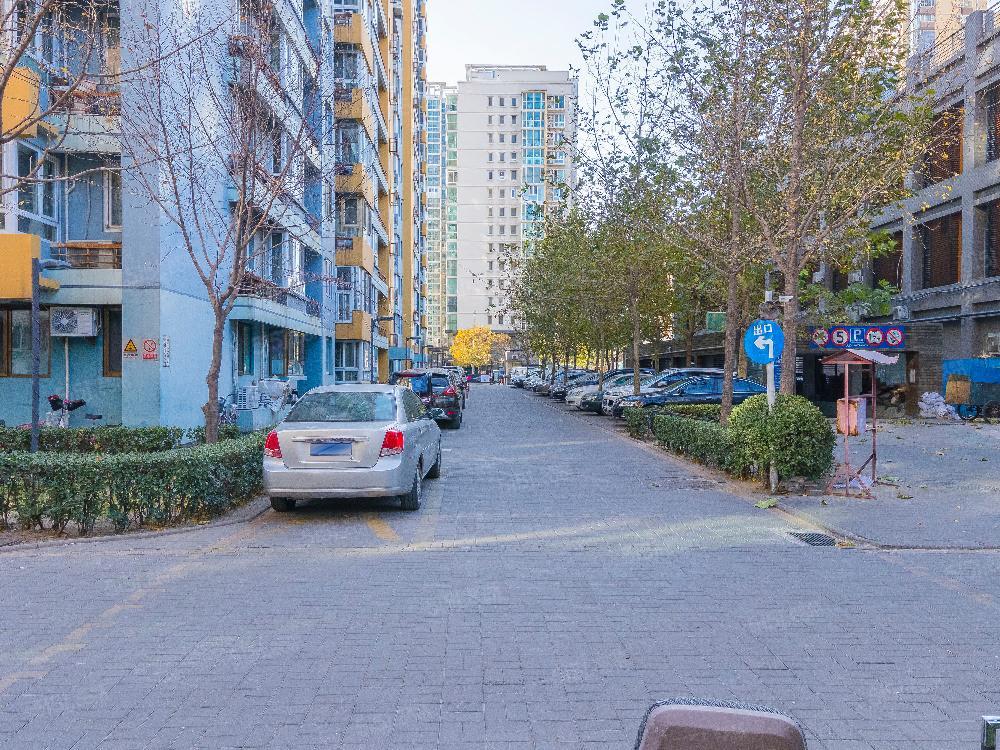 西环景苑三室一厅一卫